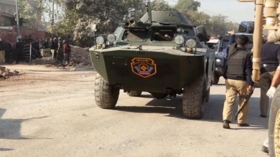 Pakistan'da canlı bombanın hedef aldığı konvoyda 4 asker öldü