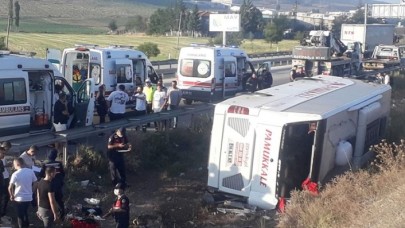 Afyonkarahisar'da korkutan kaza: 1 kişi öldü,  30 kişi yaralandı