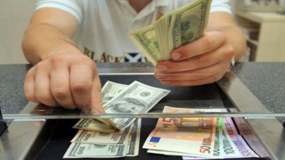 30 yıl çalıştığı döviz bürosunun  5 milyon dolarını yok etti!