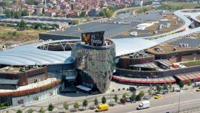 Alışveriş merkezinden çıkan atıkları gübre yapıp sebze yetiştiriyorlar