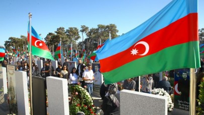 Azerbaycan'da 2. Karabağ Savaşı'nın yıl dönümünde şehitler anıldı