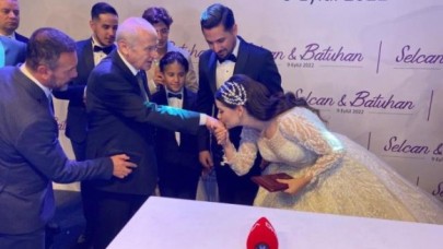 Bahçeli,  Batuhan Doğan ve Selcan Demirkan çiftinin nikah şahidi oldu: Geline bakın ne hediye etti?