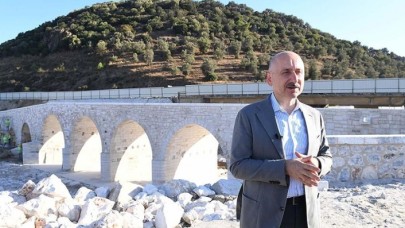 Bakan Karaismailoğlu,  Muğla'da restorasyonu yapılan tarihi köprüyü inceledi