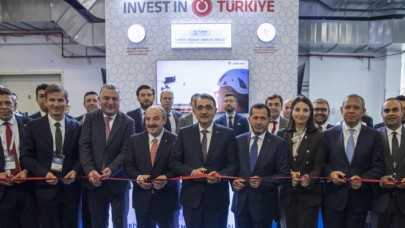 Bakanlar Dönmez ve Varank,  WindEnergy etkinliğinde Türkiye pavilyonunun açılışını yaptı