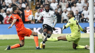 Beşiktaş ağır yaralı: Hem Başakşehir'e yenildi,  hem Valerien Ismael'i kaybetti