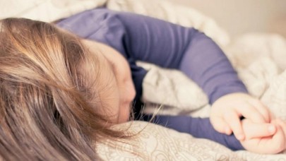 Çocuklarda yatış pozisyonuna bağlı kafatası şekil bozukluğunda artış