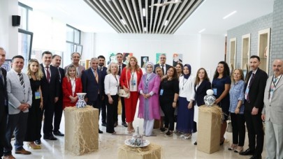 Emine Erdoğan,  Türkiye'de yetişkin engellilere hizmet veren ilk halk eğitim merkezinin açılışını yaptı