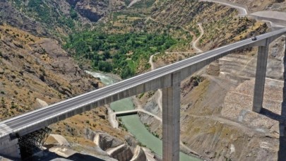 En yüksek köprü 'Beğendik Botan'dan 1, 5 milyon araç geçti