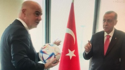 Erdoğan,  FIFA Başkanı Infantino'yu kabul etti: O anlar sosyal medyada gündem oldu