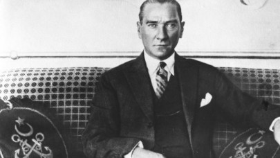 Haftanın tarihine bakış: TBMM,  Mustafa Kemal Paşa'ya,  "Mareşal" rütbesiyle "Gazi" unvanı verdi