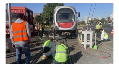 Kayseri'de halk otobüsüyle tramvay çarpıştı