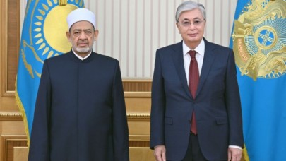 Kazakistan Cumhurbaşkanı Tokayev,  El-Ezher Üniversitesi Büyük İmamı Tayyib ile görüştü