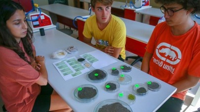 Liseliler geliştirdikleri biyoplastiklerle seri üretime geçmek istiyor