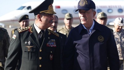 Milli Savunma Bakanı Akar,  Azerbaycan Savunma Bakanı Hasanov ile görüştü