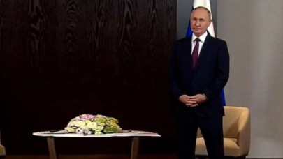 Putin'in Cumhurbaşkanı Erdoğan'ı beklerken İbrahim Kalın'ı taklit etmesi görüşmeye damga vurdu