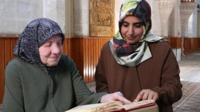 Şehit annesi 78 yaşında Kur’an-ı Kerim okumayı öğrendi