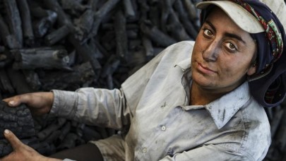 Torakçı kadınların mangal kömürü mesaisi