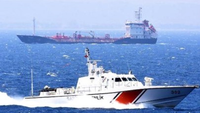 Yunanistan'ın ateşle oyunu: Gemiye ateş açtılar,  Türk Sahil Güvenlik gelince kaçtılar