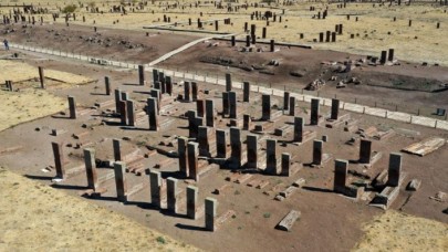 Ahlat Selçuklu Meydan Mezarlığı'nda 108 yeni mezar gün yüzüne çıkarıldı
