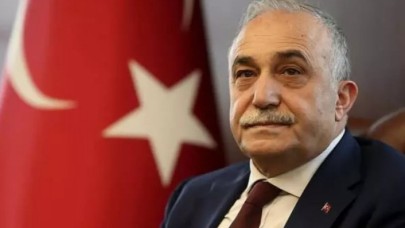 AK Parti'nin önemli isimlerindendi: Ahmet Eşref Fakıbaba,  hem vekillikten hem de partisinden istifa etti