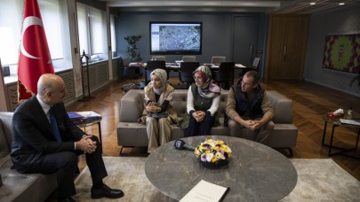 Bakan Karaismailoğlu:İsviçre'de dünya birincisi olan İmam hatip öğrencisi Esra'yı kabul etti