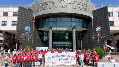 CHP'li Kumluca Belediyesinde İşçiler Greve Başladı