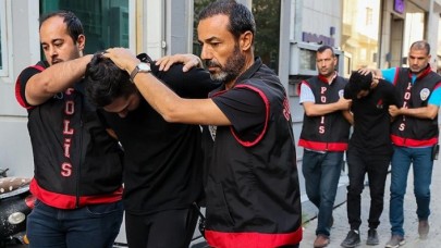 Dini değerleri aşağılama suçunu işlediği öne sürülen 2 şüpheli adliyede