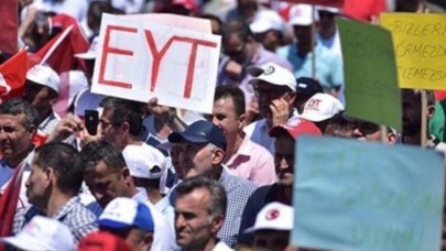 EYT'de flaş ayrıntı belli oldu! Erkeklerde 25 yıl,  kadınlarda 20 yılı doldurana müjde