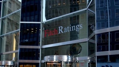 Fitch,  İngiltere'nin kredi notu görünümünü "negatif"e çevirdi
