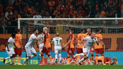 Galatasaray-Alanyaspor maçında neler oldu neler: 4 gol,  2 kırmızı kart