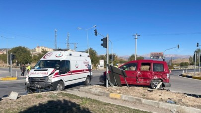 Isparta'ta ambulans ile otomobil çarpıştı: Havva Avcı öldü
