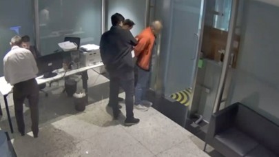İstanbul Havalimanı'nda yolcu karşılamaya gelen firari FETÖ üyesi tutuklandı