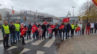 İsveç'te Cumhurbaşkanı Erdoğan'a hakaret içerikli program protesto edildi