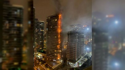 Kadıköy'de 24 katlı bina yanıyor