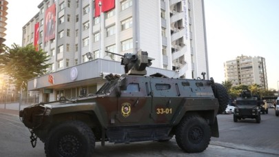 Mersin'deki polisevine terör saldırısıyla ilgili yakalanan 13 zanlı adliyede