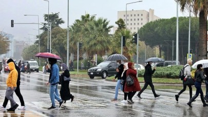 Meteorolojiden 16 il için önemli uyarı: Gök gürültülü yağmur,  fırtına,  sel geliyor