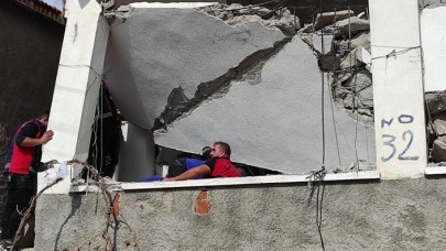Müstakil evde doğalgaz patlaması! Enkaz altında kalanlar var
