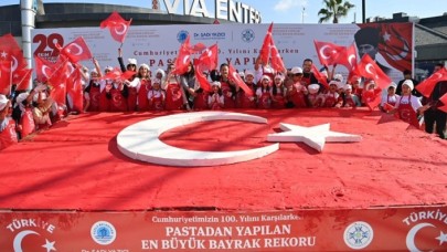 Pastadan yapılan en büyük bayrakla dünya rekoru kırıldı