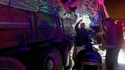 Son dakika! Amasya'da yolcu otobüsü ile TIR çarpıştı: Dursun Şerbetçi ve Temel Aslantürk öldü,  20 kişi yaralandı