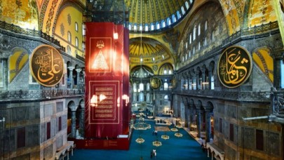 ABD'li turist,  Ayasofya'da Müslüman oldu