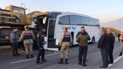 Amasya'da yolcu otobüsüyle TIR çarpıştı: Güler Güneş,  Mustafa Dursun ve Mehmet Kılıçarslan öldü