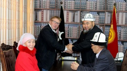 Belçika vatandaşı,  sevdiği Kırgız kadın için Müslüman oldu!