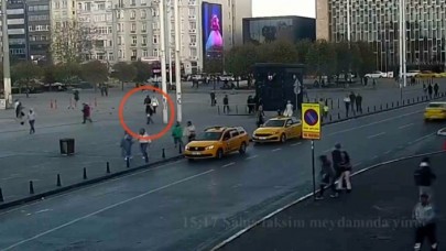 Beyoğlu'ndaki bombalı saldırıyı yapan teröristin olay yerine geliş görüntülerine ulaşıldı