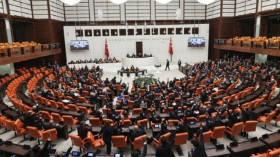 Cemevlerine yönelik düzenlemeleri de içeren teklif yasalaştı