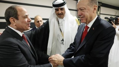 Cumhurbaşkanı Erdoğan,  "Asla görüşmem" dediği Sisi ile el sıkıştı,  sırada başka bir lider daha var