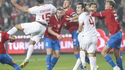 Cüneyt Çakır'ın jübile yaptığı maçta Çekya'yı yendik