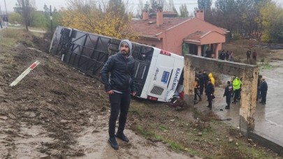 Diyarbakır'da yolcu otobüsü devrildi: Çok sayıda yaralı var