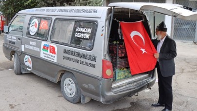 "Elmacı Dede" Denizli'de yetiştirdiği elmaları Çobanbey'deki Mehmetçik için getirdi