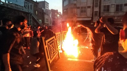 İran adım adım iç savaşa gidiyor: Biri yarbay 3 güvenlik görevlisi öldürüldü