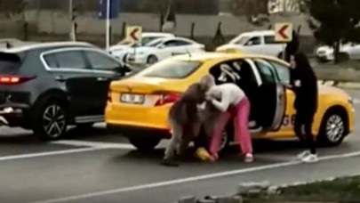 İstanbul'da dehşet: Taksici kadın müşteriyi araçtan indirip yol ortasında dövdü